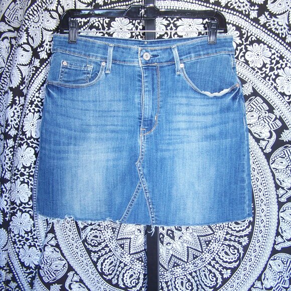 Signature by Levi's Strauss & Co. High-Rise Denim Mini Skirt Sz 6 - Picture 2 of 8